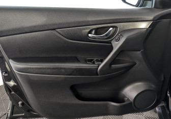 Подержанный автомобиль Nissan X-Trail 2017 года (19 фото)