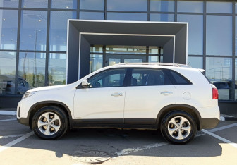 Подержанный автомобиль Kia Sorento 2016 года (8 фото)