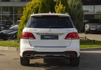 Подержанный автомобиль Mercedes-Benz GLE 2016 года (6 фото)