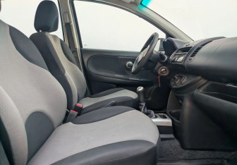 Подержанный автомобиль Nissan Note 2010 года (10 фото)