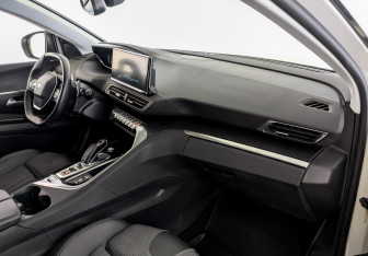 Подержанный автомобиль Peugeot 3008 2021 года (11 фото)