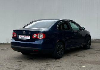 Подержанный автомобиль Volkswagen Jetta Sedan 2007 года (5 фото)