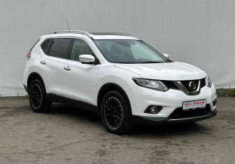 Подержанный автомобиль Nissan X-Trail 2016 года (3 фото)