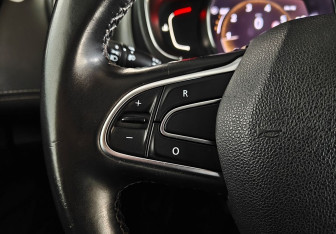 Подержанный автомобиль Renault Scenic 2019 года (15 фото)