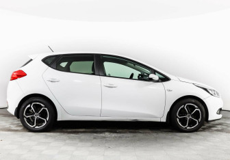 Подержанный автомобиль Kia Ceed Hatchback 2012 года (4 фото)