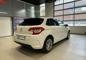Подержанный автомобиль Citroen C4 Hatchback 2012 года (4 фото)