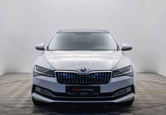 Подержанный автомобиль Skoda Superb Liftback 2024 года (8 фото)