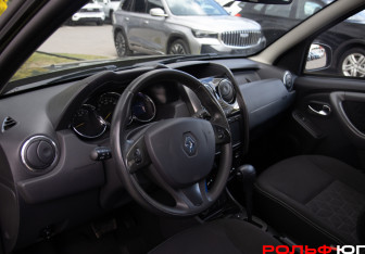 Подержанный автомобиль Renault Duster 2017 года (10 фото)
