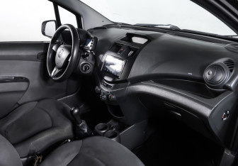 Подержанный автомобиль Chevrolet Spark 2011 года (11 фото)