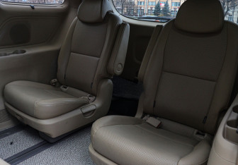 Подержанный автомобиль Kia Carnival 2018 года (12 фото)