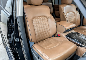 Подержанный автомобиль Infiniti QX80 2019 года (23 фото)