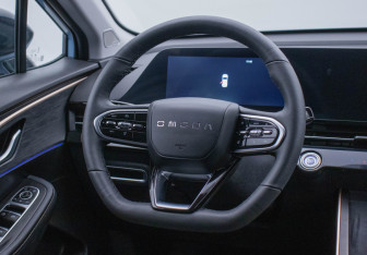 Подержанный автомобиль Omoda C5 2023 года (15 фото)