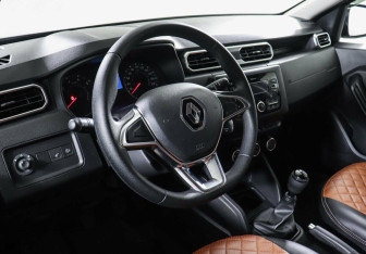 Подержанный автомобиль Renault Duster 2021 года (9 фото)