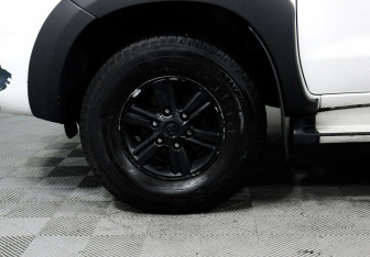 Подержанный автомобиль Toyota Hilux 2012 года (5 фото)