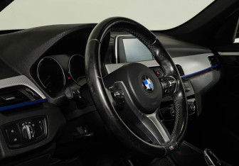 Подержанный автомобиль BMW X1 2018 года (11 фото)