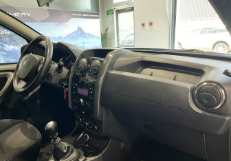 Подержанный автомобиль Renault Duster 2015 года (8 фото)