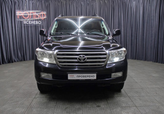 Подержанный автомобиль Toyota Land Cruiser Suv 2008 года (2 фото)