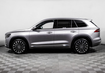 Подержанный автомобиль Geely Monjaro 2025 года (8 фото)