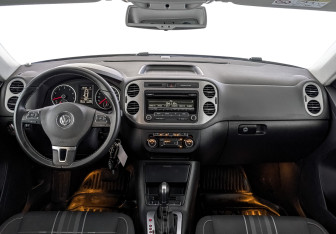 Подержанный автомобиль Volkswagen Tiguan 2015 года (14 фото)