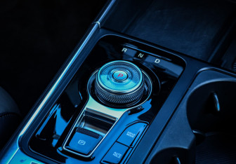 Подержанный автомобиль Kia Carnival 2024 года (21 фото)