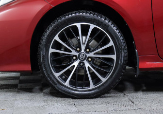 Подержанный автомобиль Toyota Corolla Sedan 2019 года (8 фото)