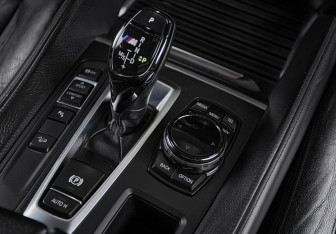 Подержанный автомобиль BMW X6 2014 года (21 фото)