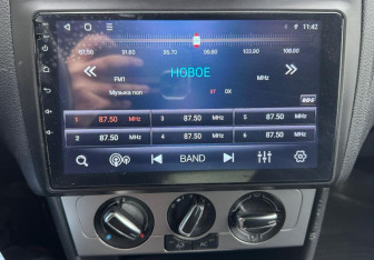 Подержанный автомобиль Volkswagen Polo Sedan 2013 года (12 фото)