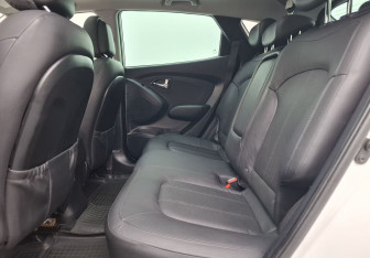 Подержанный автомобиль Hyundai ix35 2012 года (11 фото)
