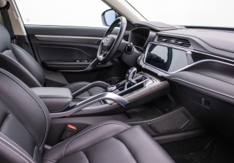 Подержанный автомобиль Geely Atlas Pro 2021 года (9 фото)