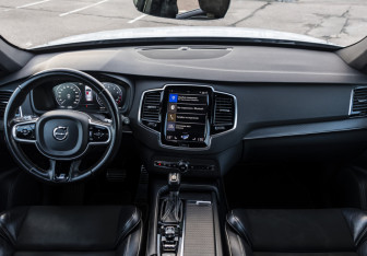 Подержанный автомобиль Volvo XC90 2017 года (13 фото)