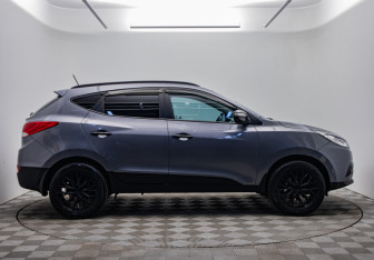 Подержанный автомобиль Hyundai ix35 2011 года (6 фото)
