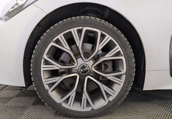 Подержанный автомобиль Kia Stinger 2018 года (12 фото)