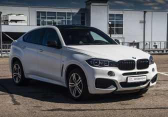 Подержанный автомобиль BMW X6 2016 года (3 фото)