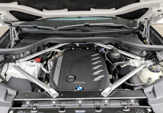 Подержанный автомобиль BMW X6 2022 года (9 фото)