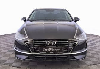 Подержанный автомобиль Hyundai Sonata 2022 года (2 фото)