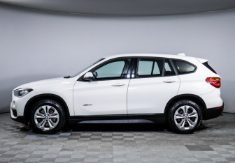 Подержанный автомобиль BMW X1 2016 года (8 фото)