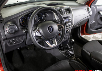 Подержанный автомобиль Renault Sandero 2020 года (18 фото)
