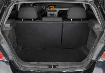 Подержанный автомобиль Opel Astra Hatchback 2008 года (6 фото)