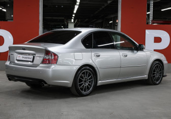 Подержанный автомобиль Subaru Legacy Sedan 2004 года (5 фото)