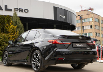 Подержанный автомобиль Toyota Camry Sedan 2024 года (5 фото)
