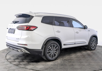 Подержанный автомобиль Chery Tiggo 8 Pro 2023 года (5 фото)