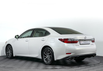 Подержанный автомобиль Lexus ES 2015 года (7 фото)