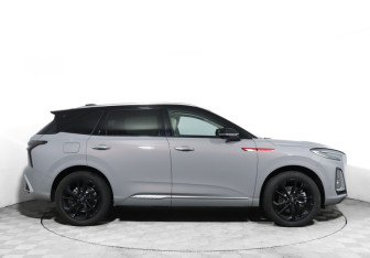 Подержанный автомобиль Hongqi HS3 2024 года (4 фото)