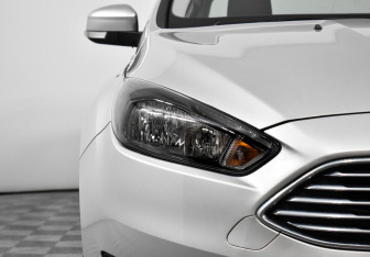 Подержанный автомобиль Ford Focus Sedan 2015 года (7 фото)