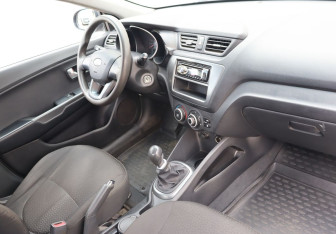 Подержанный автомобиль Kia Rio Sedan 2012 года (10 фото)