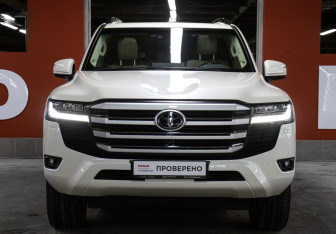 Подержанный автомобиль Toyota Land Cruiser Suv 2022 года (2 фото)