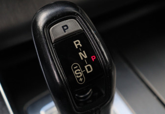 Подержанный автомобиль Land Rover Range Rover Sport 2013 года (14 фото)
