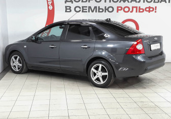 Подержанный автомобиль Ford Focus Sedan 2007 года (6 фото)