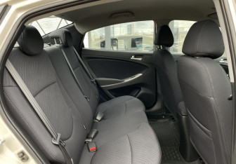 Подержанный автомобиль Hyundai Solaris Sedan 2015 года (21 фото)