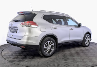 Подержанный автомобиль Nissan X-Trail 2016 года (5 фото)